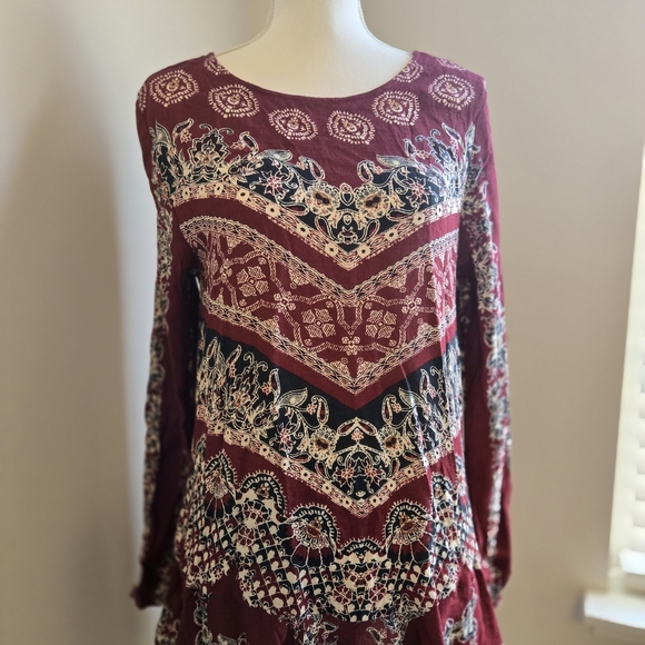 Free People Sz M Bohemian Maroon Pattern Deep V-back L/Sl  Blouse or Mini Dress - Picture 2 of 10